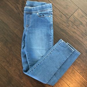 Levi’s pull-on style jeans size 29.